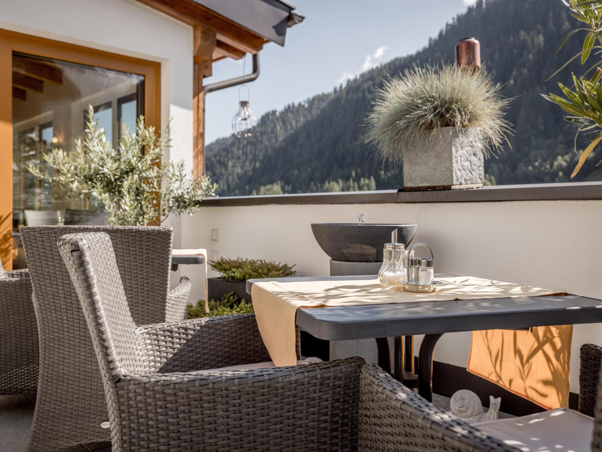 Quality Hosts Arlberg - Haus Pepi Eiter Hotel St. Anton am Arlberg Exterior foto